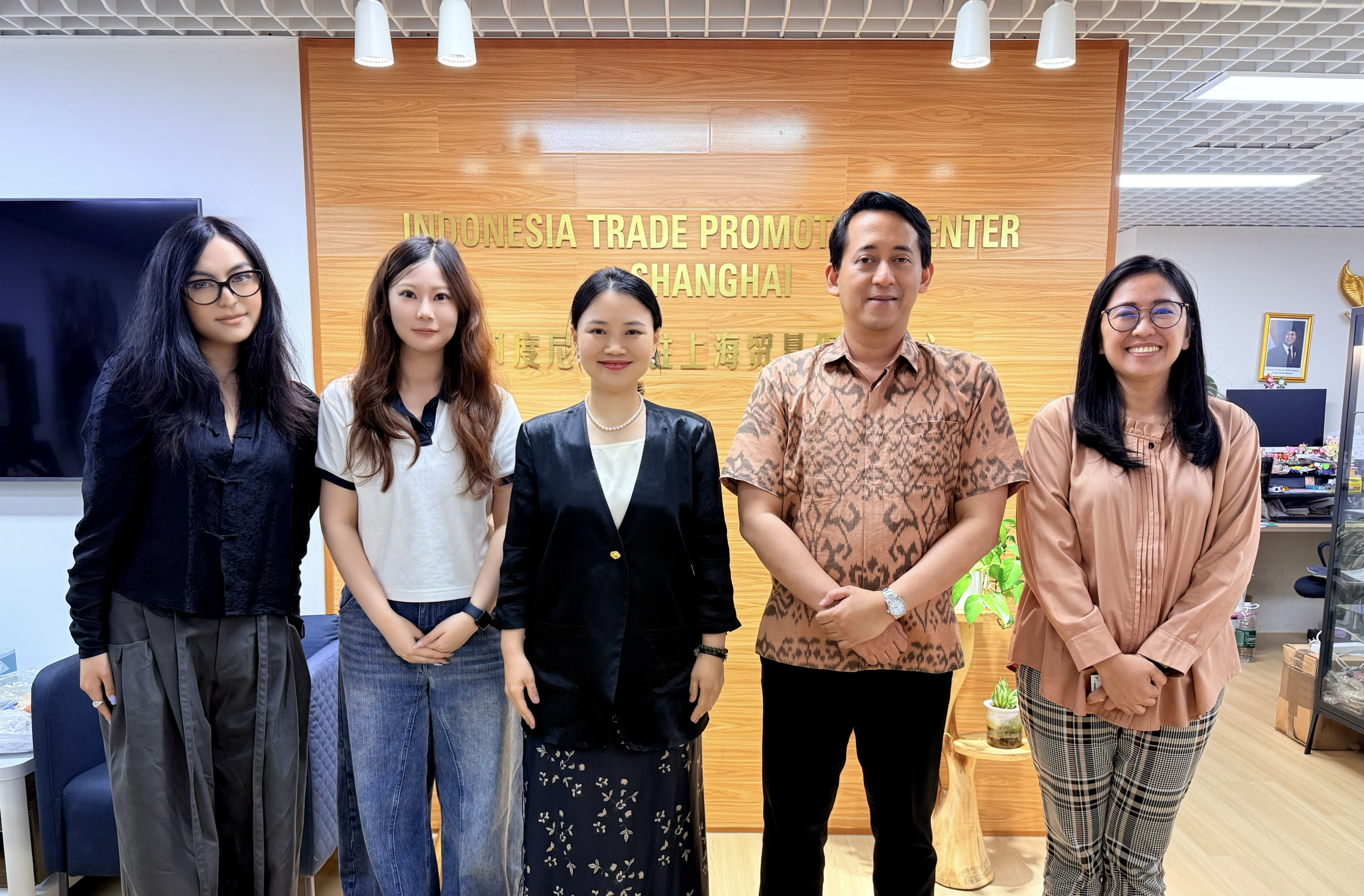 GovLink team with ITPC Shanghai representatives